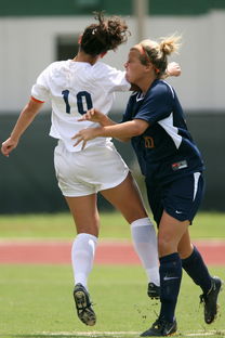 爱游戏 电竞-环球足球：不同大陆足球文化的碰撞，环球足球鞋